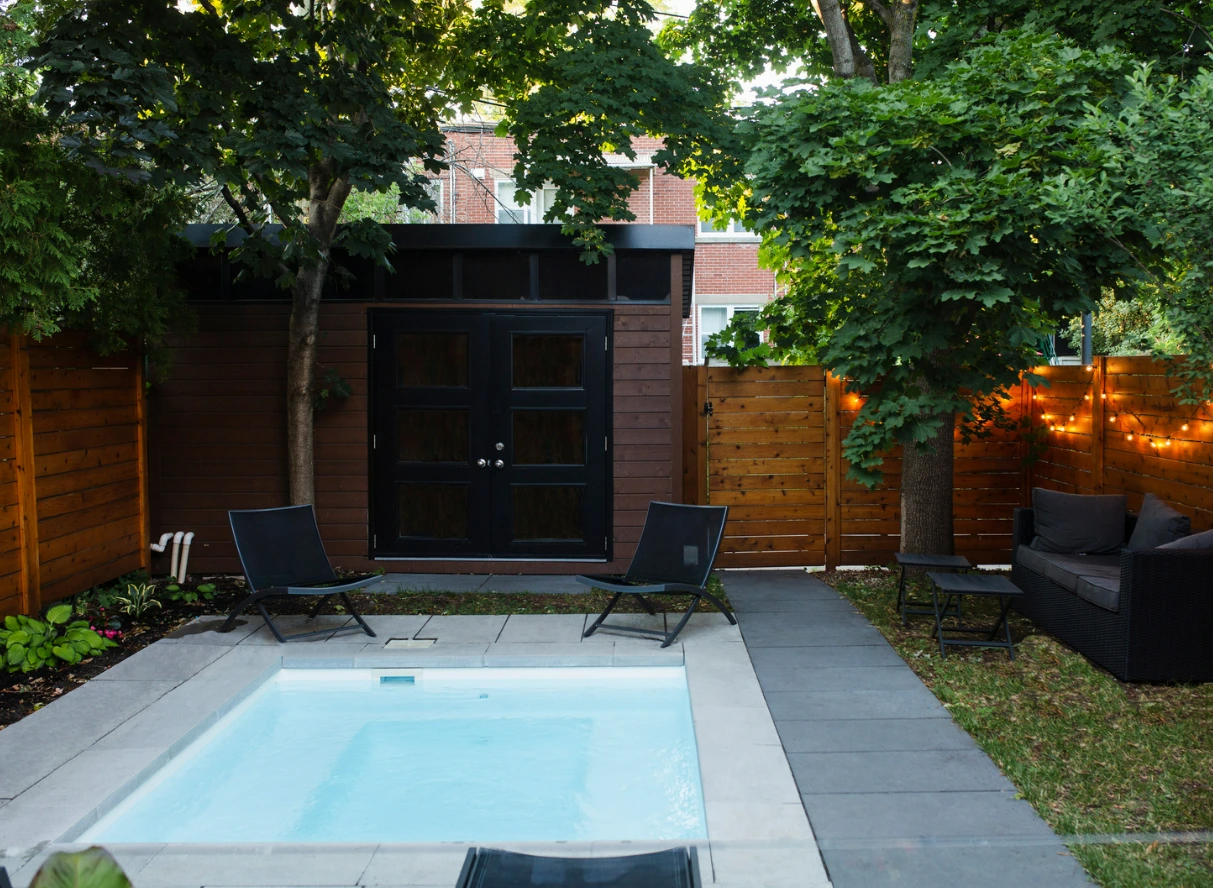 Small space pool